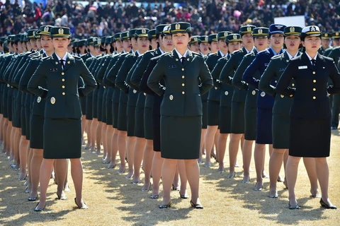 Các tân sỹ quan Hàn Quốc tại buổi lễ ở Gyeryong. (Ảnh: AFP/TTXVN)