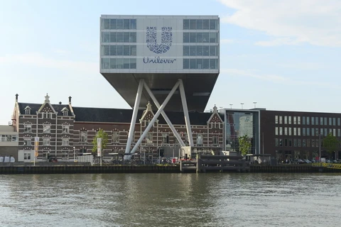 Biểu tượng của Unilever tại trụ sở ở Rotterdam của Hà Lan. (Ảnh: AFP/TTXVN)
