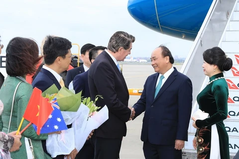 Lễ đón Thủ tướng Nguyễn Xuân Phúc và Phu nhân tại sân bay quốc tế Sydney. (Ảnh: Thống Nhất/TTXVN) .