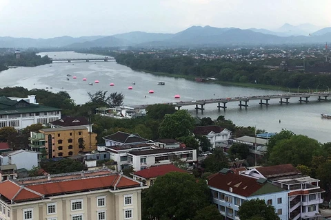 Sông Hương làm trục chính trong phát triển đô thị Huế. (Ảnh: Quốc Việt/Vietnam+)