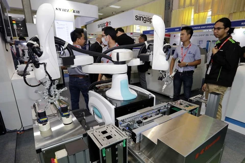 Gian triển lãm robot tại Triển lãm Công nghiệp hỗ trợ Việt Nam-Nhật Bản 2017. (Ảnh: Trần Việt/TTXVN)