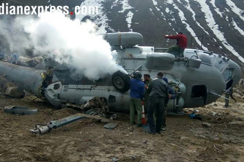 Trực thăng chở hàng đã va chạm với dầm sắt trong khi cố gắng hạ cánh tại bãi đỗ trực thăng Kedarnath. (Nguồn: indianexpress)