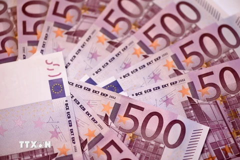 Đồng euro tại một ngân hàng ở Paris, Pháp. (Ảnh: AFP/TTXVN)