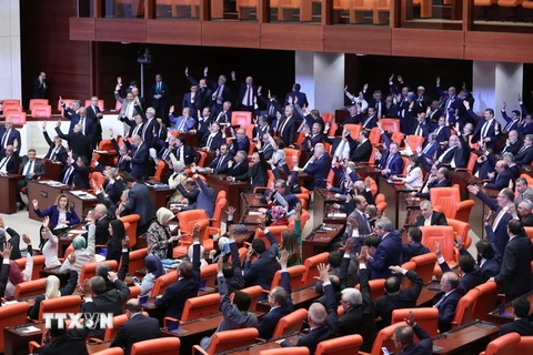 Toàn cảnh phiên họp Quốc hội Thổ Nhĩ Kỳ tại Ankara ngày 18/4 vừa qua. (Ảnh: THX/TTXVN)