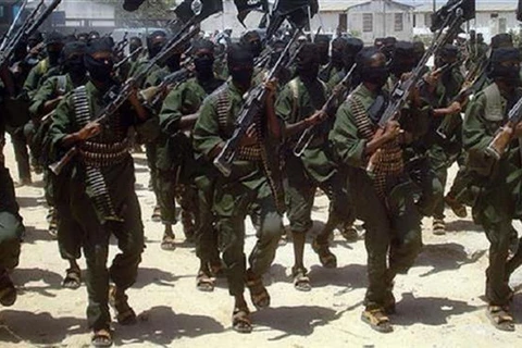 Các thành viên của nhóm chiến binh al-Shabab liên kết al-Qaeda tại một ngôi làng ở phía nam của Somalia. (Nguồn: AFP)