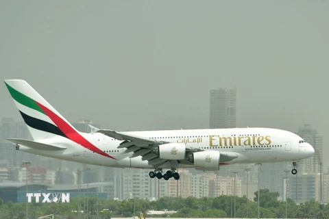 Máy bay Airbus A380 của Emirates Airlines. (Ảnh: AFP/TTXVN)