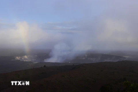 Miệng núi lửa Kilauea trên đảo Hawaii, Mỹ ngày 7/5. (Ảnh: AFP/TTXVN)