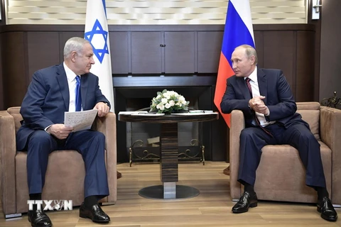 Tổng thống Nga Vladimir Putin và Thủ tướng Israel Benjamin Netanyahu tại cuộc gặp ở Sochi của Nga ngày 23/8/2017. (Ảnh: AFP/TTXVN)