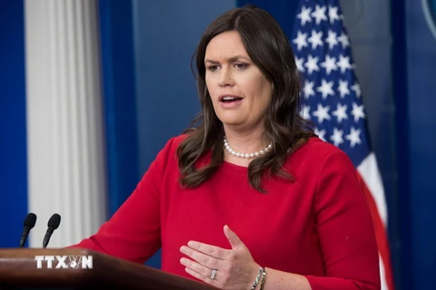 Người phát ngôn Nhà Trắng Sarah Sanders tại cuộc họp báo ở Washington, DC. (Ảnh: AFP/TTXVN)