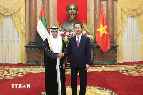 Chủ tịch nước Trần Đại Quang tiếp Đại sứ Đặc mệnh toàn quyền Nhà nước Các Tiểu vương quốc Arab Thống nhất (UAE) tại Việt Nam, Ngài Obaid Saeed bin Taresh al Dhaheri đến trình Quốc thư. (Ảnh: Nhan Sáng/TTXVN)