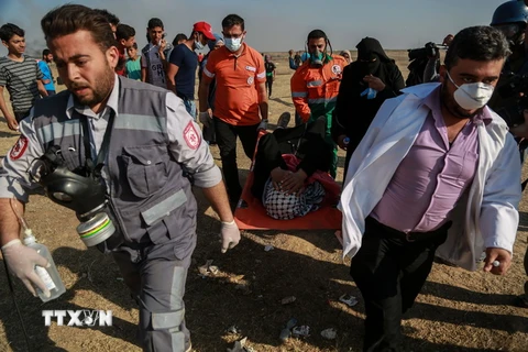 Xung đột giữa người biểu tình Palestine với binh sỹ Israel tại khu vực biên giới Dải Gaza-Israel ngày 14/5 vừa qua. (Ảnh: THX/TTXVN)