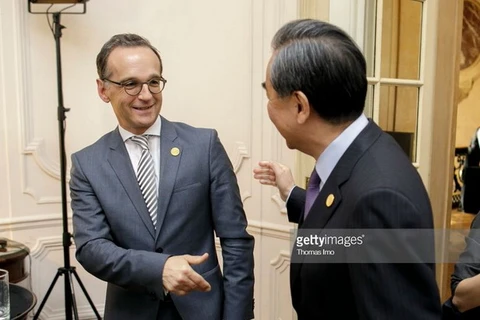 Bộ trưởng Ngoại giao Trung Quốc Vương Nghị và Ngoại trưởng Đức Heiko Maas. (Nguồn: getty images)