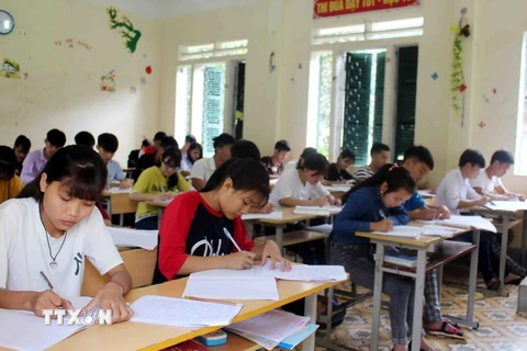 Một buổi ôn thi môn Ngữ văn của học sinh Trường Phổ thông dân tộc nội trú Mường Tè, tỉnh Lai Châu. (Ảnh: Công Tuyên/TTXVN)