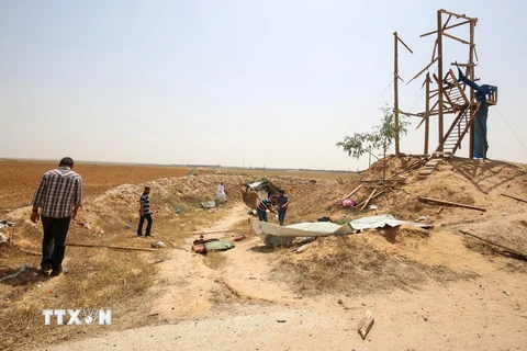 Trạm quan sát Hồi giáo ở Dải Gaza bị hư hại sau vụ tấn công của Israel ngày 27/5. (Ảnh: AFP/TTXVN)
