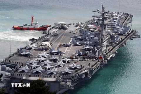 Tàu sân bay USS Ronald Reagan của Mỹ. (Ảnh: AFP/TTXVN)
