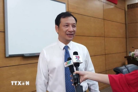 Ông Lê Hoài Nam, Phó Giám đốc Sở Giáo dục và Đào tạo Thành phố Hồ Chí Minh thông tin với báo chí về công tác tổ chức kỳ thi. (Ảnh: Thu Hoài/TTXVN)