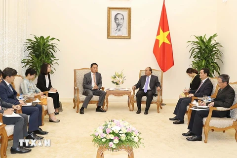 Thủ tướng Nguyễn Xuân Phúc tiếp ông Kim Do-hyun, Đại sứ Đặc mệnh toàn quyền Đại Hàn Dân Quốc tại Việt Nam. (Ảnh: Thống Nhất/TTXVN)