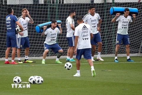 Các cầu thủ đội tuyển Argentina tập luyện tại Barcelona, Tây Ban Nha ngày 5/6 vừa qua. (Ảnh: EPA-EFE/TTXVN)