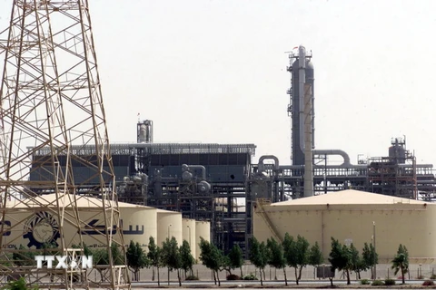 Toàn cảnh nhà máy lọc dầu ở cảng Jubail, ngoài khơi vùng Vịnh, miền đông bắc Saudi Arabia. (Ảnh: AFP/TTXVN)