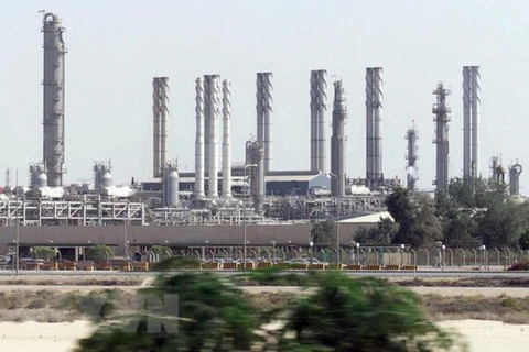Toàn cảnh một nhà máy lọc dầu ở cảng Jubail, Saudi Arabia. (Ảnh: AFP/TTXVN)