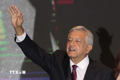 Ông Andres Manuel Lopez Obrador phát biểu trước những người ủng hộ tại Mexico City ngày 1/7 vừa qua. (Ảnh: EPA/TTXVN)