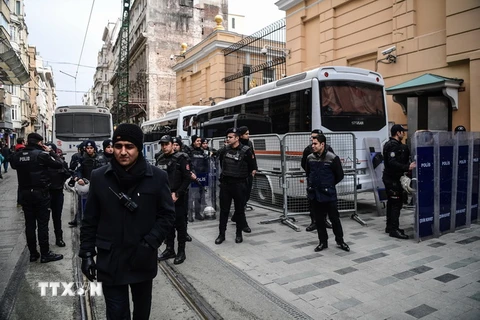 Cảnh sát Thổ Nhĩ Kỳ tuần tra tại Istanbul. (Ảnh: AFP/TTXVN)