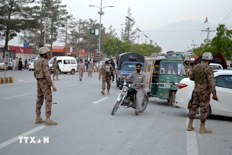 Cảnh sát Pakistan đang thực thi nhiệm vụ. (Nguồn: THX/TTXVN)