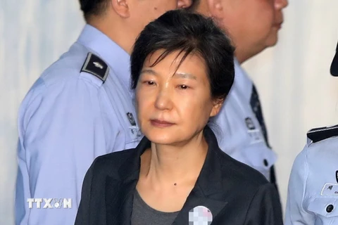 Cựu Tổng thống Hàn Quốc Park Geun-hye tới tòa án ở Seoul ngày 10/10/2017. (Nguồn: Yonhap/TTXVN).