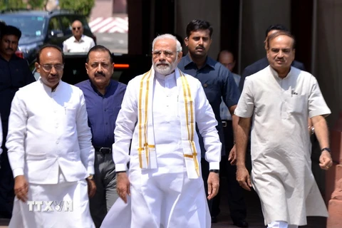 Thủ tướng Ấn Độ Narendra Modi (giữa) tới dự phiên họp Quốc hội ở thủ đô New Delhi ngày 18/7 vừa qua. (Ảnh: THX/TTXVN)