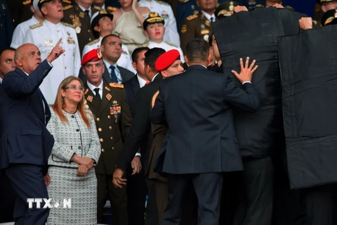 Tổng thống Venezuela Nicolas Maduro (thứ 2, trái) tại lễ kỷ niệm 81 năm ngày thành lập lực lượng Phòng vệ Quốc gia Venezuela ở Caracas ngày 4/8. (Ảnh: EPA/TTXVN)