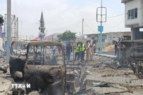 Hiện trường một vụ nổ ở Mogadishu, Somalia. (Ảnh: THX/TTXVN)