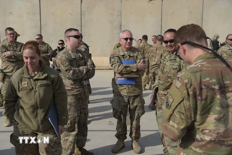 Bĩnh sỹ Mỹ tại căn cứ không quân Kandahar của Afghanistan. (Ảnh: AFP/TTXVN)