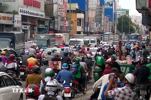 Các phương tiện ùn tắc giao thông trên đường Hoàng Văn Thụ, quận Tân Bình, TP.HCM. (Ảnh:Hoàng Hải/TTXVN)