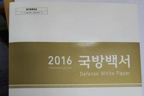 Một phần bìa trước cuốn Sách trắng Quốc phòng năm 2016 của Hàn Quốc. (Nguồn: Yonhap)