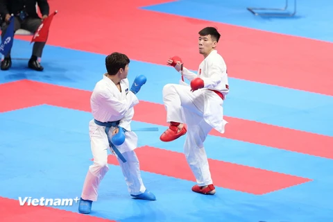 Võ sỹ Nguyễn Văn Hải (đai đỏ) thất bại trước đối thủ Uzbekistan (đai xanh) trong trận tranh huy chương đồng hạng cân 60kg nam. (Ảnh: Hoàng Linh/Vietnam+)