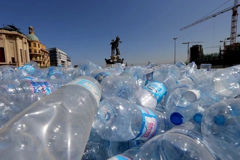 Rác thải nhựa từ các vật dụng nhựa sử dụng một lần. (Nguồn: AFP/TTXVN)