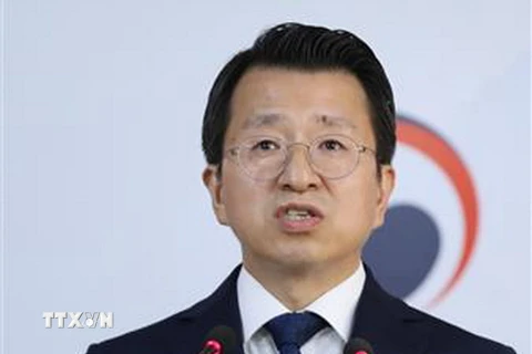 Người phát ngôn Bộ Thống nhất Hàn Quốc Baik Tae-hyun phát biểu trong cuộc họp báo tại thủ đô Seoul ngày 7/8. (Ảnh: Yonhap/TTXVN)