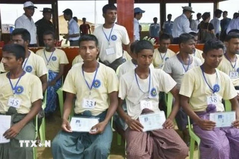 Người Hồi giáo Rohingya sau khi hồi hương về thị trấn Maungdaw, bang Rakhine, Myanmar ngày 28/5 vừa qua. (Ảnh: Kyodo/TTXVN) 