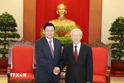 Tổng Bí thư Nguyễn Phú Trọng tiếp Thủ tướng Lào Thongloun Sisoulith. (Ảnh: Trí Dũng/TTXVN) 