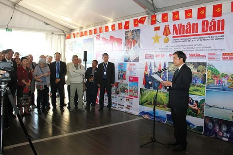Phó Tổng Biên tập Lê Quốc Khánh phát biểu tại lễ khai trương gian trưng bày. (Nguồn: nhandan.com)