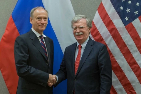 Cố vấn An ninh Quốc gia Mỹ John Bolton và Thư ký Hội đồng An ninh Quốc gia Nga Nikolai Patrushev. (Nguồn: twitter)