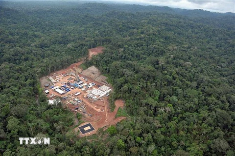 Một khoảng rừng Amazon bị phá hủy để xây dựng cơ sở khai thác khí đốt ở Cuzco của Peru. (Ảnh: AFP/TTXVN)