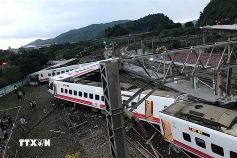 Hiện trường vụ tai nạn đường sắt ở Nghi Lan, Đài Loan, Trung Quốc ngày 21/10. (Ảnh: Mirror/TTXVN)
