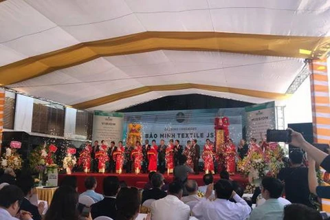 Quang cảnh buổi lễ khánh thành Nhà máy Dệt Bảo Minh tại Nam Định. (Ảnh: Thúy Hằng/BNEWS/TTXVN)