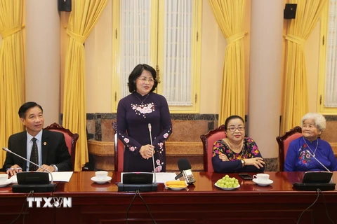 Phó Chủ tịch nước Đặng Thị Ngọc Thịnh phát biểu tại buổi gặp mặt. (Ảnh: Lâm Khánh/TTXVN)