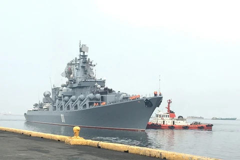 Tàu tuần dương tên lửa dẫn đường của Nga Varyag thực hiện một ghé cảng tại Manila vào ngày 20/4/2017. (Nguồn: rappler)