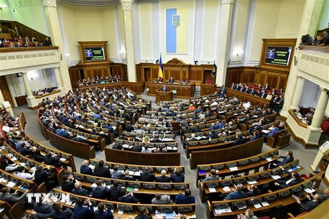 Toàn cảnh một phiên họp Quốc hội Ukraine tại Kiev. (Ảnh: AFP/TTXVN)