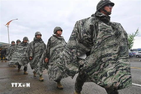 Binh sỹ Hàn Quốc tham gia cuộc tập trận chung với các lực lượng Mỹ ở Pohang thuộc Hàn Quốc ngày 5/4 vừa qua. (Ảnh: AFP/TTXVN)