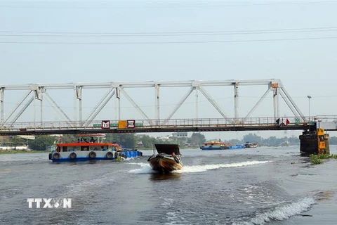 Dự án cải tạo, nâng cấp luồng sông Sài Gòn, đoạn từ cầu Bình Lợi (TP.Hồ Chí Minh) tới cảng Bến Súc, tỉnh Bình Dương. (Ảnh: Huy Hùng./TTXVN)
