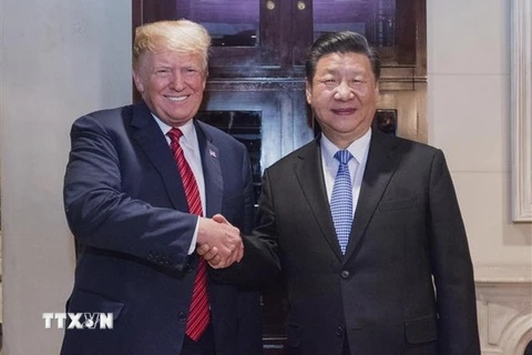 Tổng thống Mỹ Donald Trump (trái) và Chủ tịch Trung Quốc Tập Cận Bình (phải) tại cuộc gặp ở Buenos Aires, Argentina ngày 1/12. (Ảnh: THX/TTXVN)